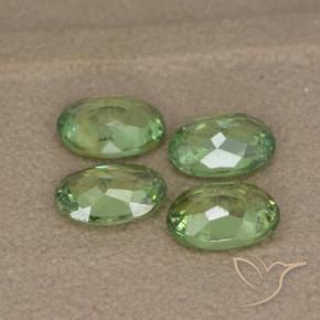 Shop natural 2.34ct フォレストグリーン デマントイドガーネット gems, 楕円形, from ナミビア at GemSelect. In stock, global shipping!