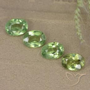 Shop natural 2.25ct ウォームグリーン デマントイドガーネット gems, 楕円形, from ナミビア at GemSelect. In stock, global shipping!