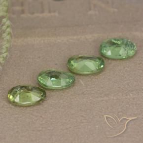 Shop natural 2.25ct ウォームグリーン デマントイドガーネット gems, 楕円形, from ナミビア at GemSelect. In stock, global shipping!