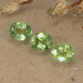 Shop natural 0.86ct イエローグリーン デマントイドガーネット gems, 楕円形, from ナミビア at GemSelect. In stock, global shipping!