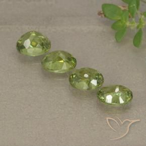 Shop natural 2.31ct 薄いライブリーグリーン デマントイドガーネット gems, 楕円形, from ナミビア at GemSelect. In stock, global shipping!