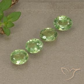 Shop natural 1.28ct ペアーグリーン デマントイドガーネット gems, 楕円形, from ナミビア at GemSelect. In stock, global shipping!