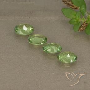 Shop natural 1.28ct ペアーグリーン デマントイドガーネット gems, 楕円形, from ナミビア at GemSelect. In stock, global shipping!