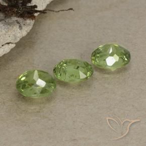 Shop natural 1.26ct 薄いフォレストグリーン デマントイドガーネット gems, 楕円形, from ナミビア at GemSelect. In stock, global shipping!