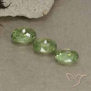 Shop natural 1.55ct ウォームグリーン デマントイドガーネット gems, 楕円形, from ナミビア at GemSelect. In stock, global shipping!
