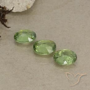 Shop natural 1.38ct ライトグリーン デマントイドガーネット gems, 楕円形, from ナミビア at GemSelect. In stock, global shipping!