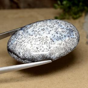 104.78カラットの天然マルチカラー樹状瑪瑙、オーバルカット、オペーク