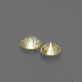 カラットの天然シャンパンダイヤモンド（2.88 mm・ラウンドカット）
