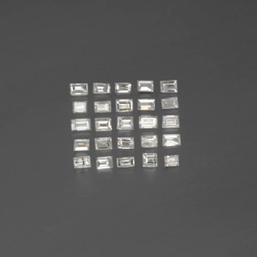 カラットの天然ホワイトダイヤモンド（1.9×1.3 mm・バゲット）