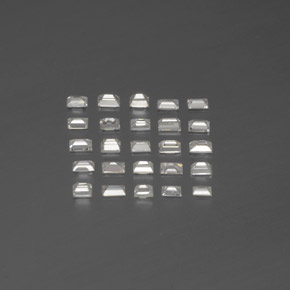 カラットの天然ホワイトダイヤモンド（2.1×1.5 mm・バゲット）