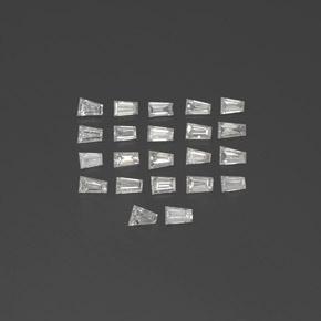 0.54カラットの天然ホワイトダイヤモンド（2.3×1.5 mm・ファンシーシェイプ）