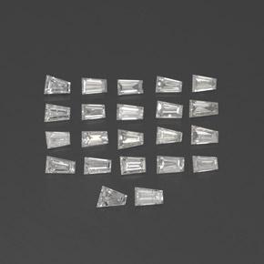0.54カラットの天然ホワイトダイヤモンド（2.3×1.5 mm・ファンシーシェイプ）