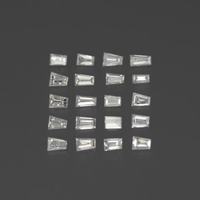 カラットの天然ホワイトダイヤモンド（1.8×1.4 mm・ファンシーシェイプ）