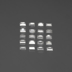 カラットの天然ホワイトダイヤモンド（2.1×1.4 mm・バゲット）