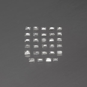 カラットの天然ホワイトダイヤモンド（1.5×1.1 mm・ファンシーシェイプ）