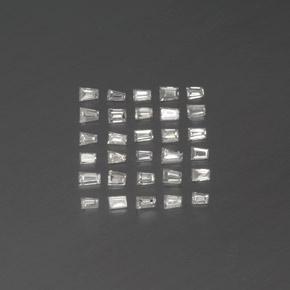 0.42カラットの天然ホワイトダイヤモンド（1.7×1.3 mm・ファンシーシェイプ）