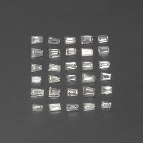 0.42カラットの天然ホワイトダイヤモンド（1.7×1.3 mm・ファンシーシェイプ）