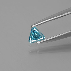 0.10カラットの天然ブルーダイヤモンド（4×3.5 mm・トリリアント）