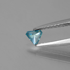 0.10カラットの天然ブルーダイヤモンド（4×3.5 mm・トリリアント）