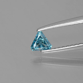 0.13カラットの天然ブルーダイヤモンド（4.2×3.7 mm・トリリアント）