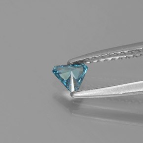 0.13カラットの天然ブルーダイヤモンド（4.2×3.7 mm・トリリアント）