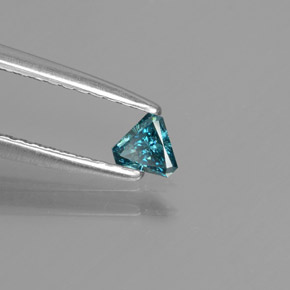 0.11カラットの天然緑がかった青ダイヤモンド（3.8×3.2 mm・トリリアント）