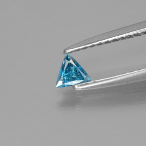 0.09カラットの天然ブルーダイヤモンド（4×3.7 mm・トリリアント）