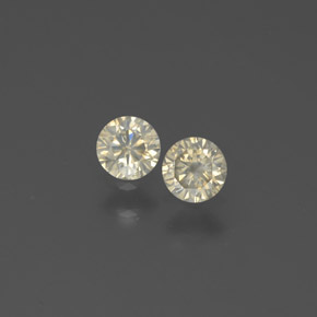 カラットの天然シャンパンダイヤモンド（3.29 mm・ラウンドカット）