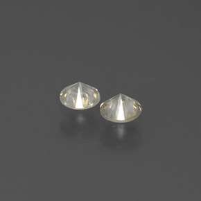 カラットの天然シャンパンダイヤモンド（3.29 mm・ラウンドカット）