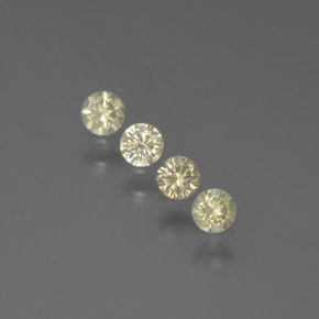 カラットの天然シャンパンダイヤモンド（2.60 mm・ラウンドカット）
