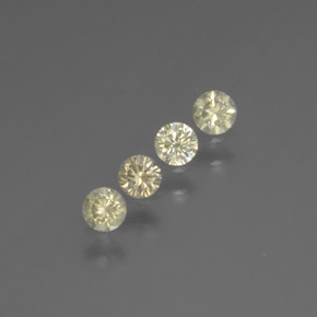 カラットの天然シャンパンダイヤモンド（2.60 mm・ラウンドカット）