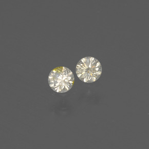 カラットの天然シャンパンダイヤモンド（2.68 mm・ラウンドカット）