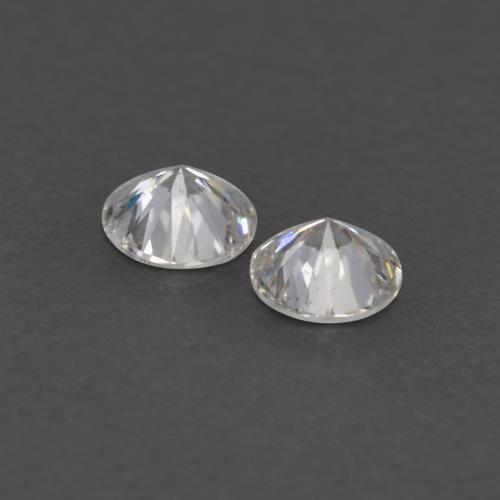 0.02カラットの天然ウォームホワイトダイヤモンド（1.68 mm・ラウンドカット）