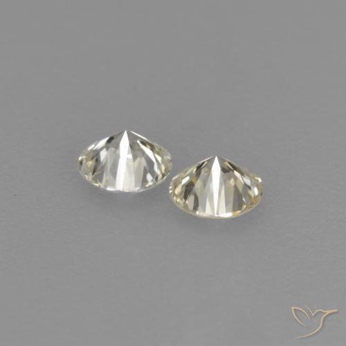 0.15カラットの天然Lダイヤモンド（2.68 mm・ラウンドカット）