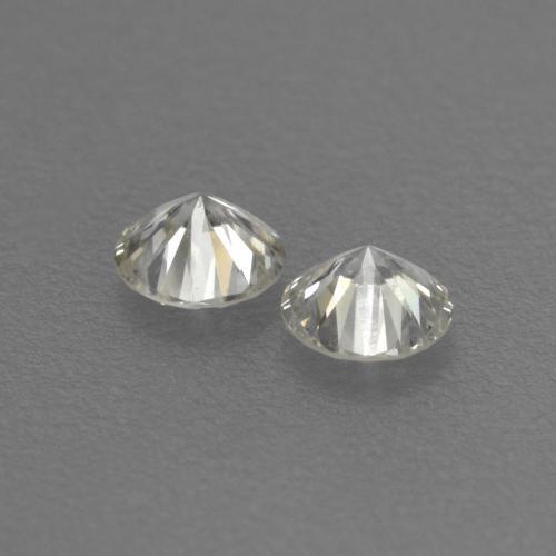 0.13カラットの天然ウォームホワイトダイヤモンド（2.60 mm・ラウンドカット）