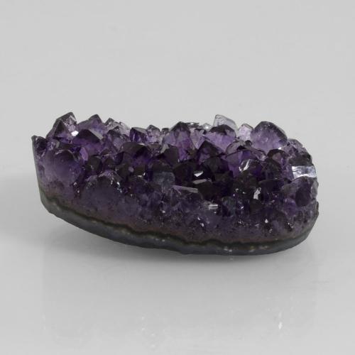 59.31カラットの天然ダークバイオレットドゥルージーアメジスト（34.5×23.5 mm・ファンシーシェイプ）