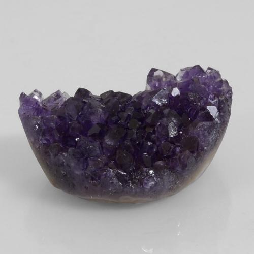 67.83カラットの天然ダークバイオレットドゥルージーアメジスト（32.4×24.5 mm・ファンシーシェイプ）
