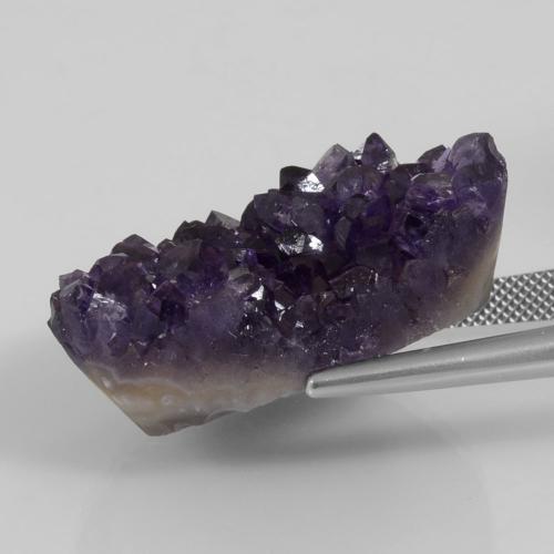 67.83カラットの天然ダークバイオレットドゥルージーアメジスト（32.4×24.5 mm・ファンシーシェイプ）
