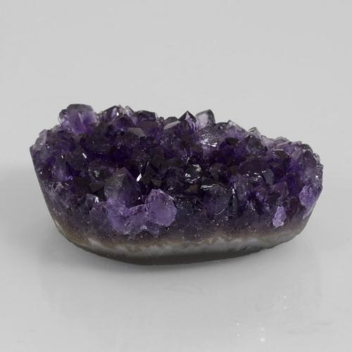 79.16カラットの天然ダークバイオレットドゥルージーアメジスト（36.6×24.6 mm・ファンシーシェイプ）