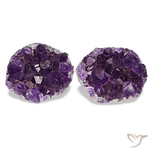 13.49カラットの天然Medium Dark-Violetドゥルージーアメジスト（12.8×10.1 mm・ファンシーシェイプ）