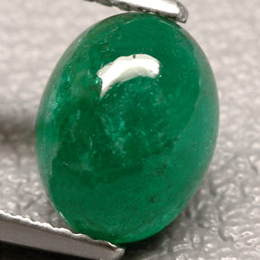 2.50カラットの天然グリーンエメラルド（10.2×8 mm・透明）