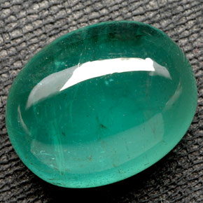 17.44カラットの天然グリーンエメラルド（17.8×14.3 mm・透明）