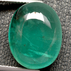 17.44カラットの天然グリーンエメラルド（17.8×14.3 mm・透明）