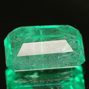 1.62カラットの天然グリーンエメラルド（8.7×6.3 mm・エメラルドカット）