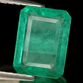 1.50カラットの天然グリーンエメラルド（8.5×6.4 mm・エメラルドカット）
