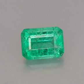 1.10カラットの天然グリーンエメラルド（7.2×5.3 mm・エメラルドカット）