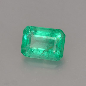 1.10カラットの天然グリーンエメラルド（7.2×5.3 mm・エメラルドカット）
