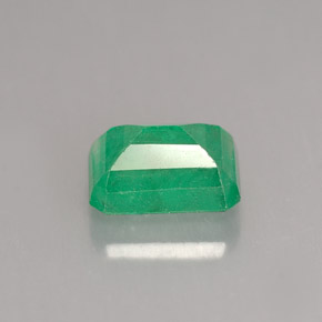 1.59カラットの天然グリーンエメラルド（7.9×5.8 mm・エメラルドカット）