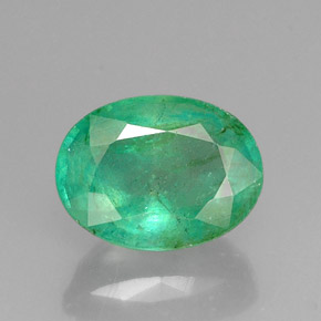 1.23カラットの天然グリーンエメラルド（8.1×6.1 mm・オーバルカット）