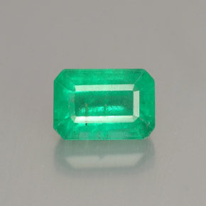 1.19カラットの天然グリーンエメラルド（7.1×5 mm・エメラルドカット）
